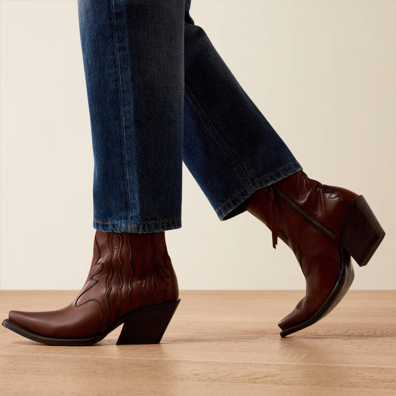 Ariat Women's Haiti Ultra High Rise Tomboy Straight Leg Jean 10074788