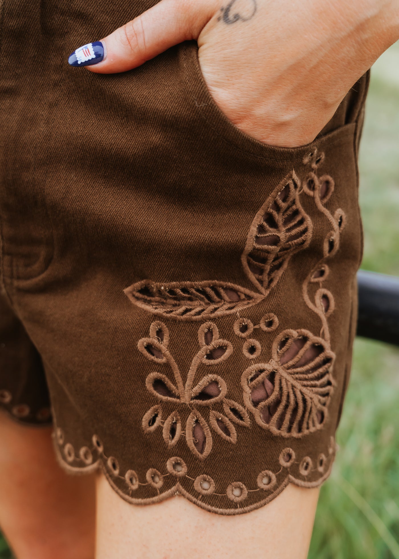 Brown Embroidered Scalloped Shorts ILP5285