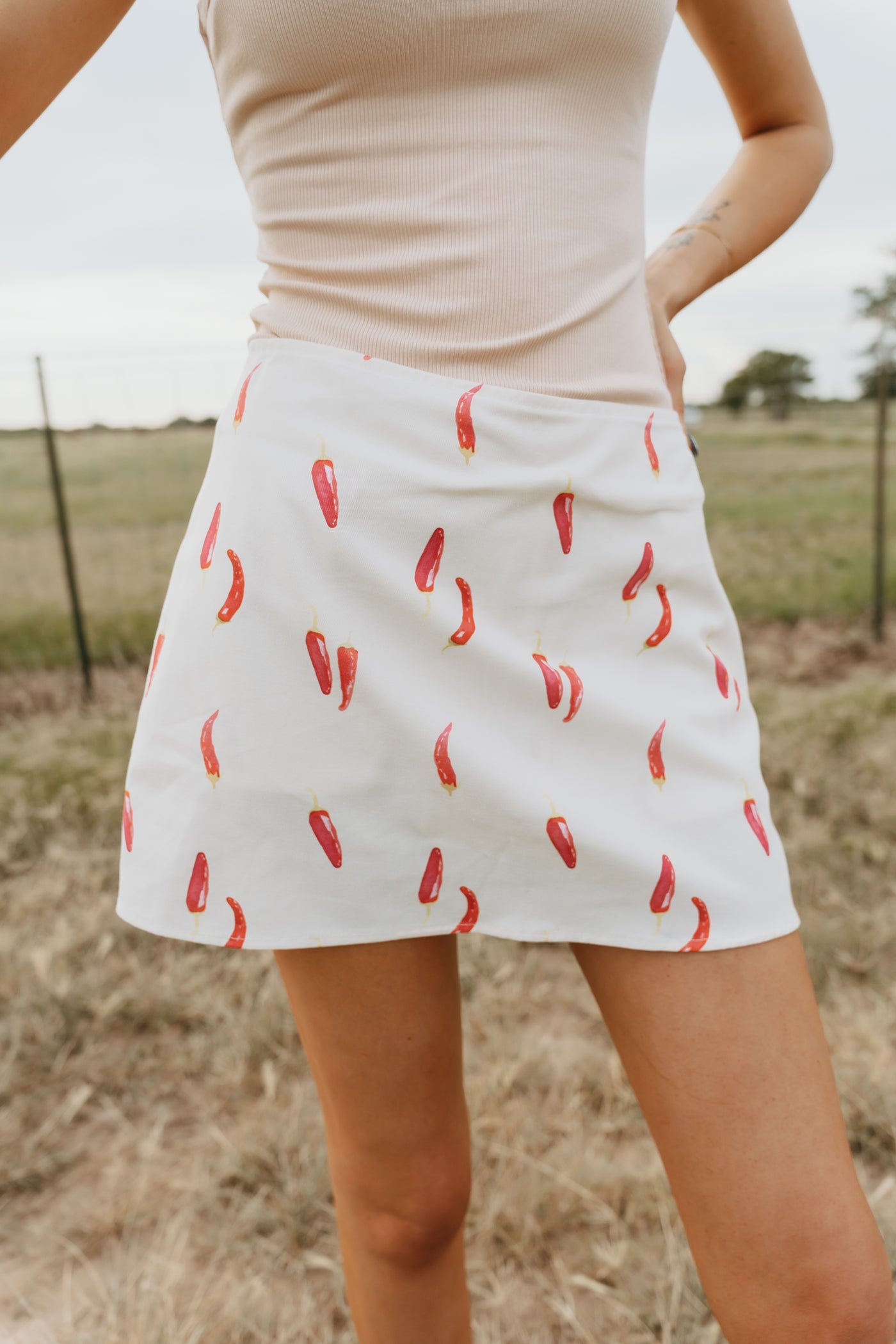White Mid Rise Red Pepper Mini Skort IS5561-1