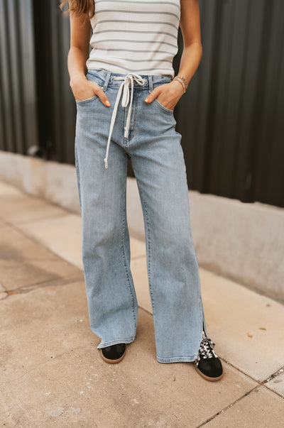 Medium Wash High Rise Wide Leg Jean AP6383