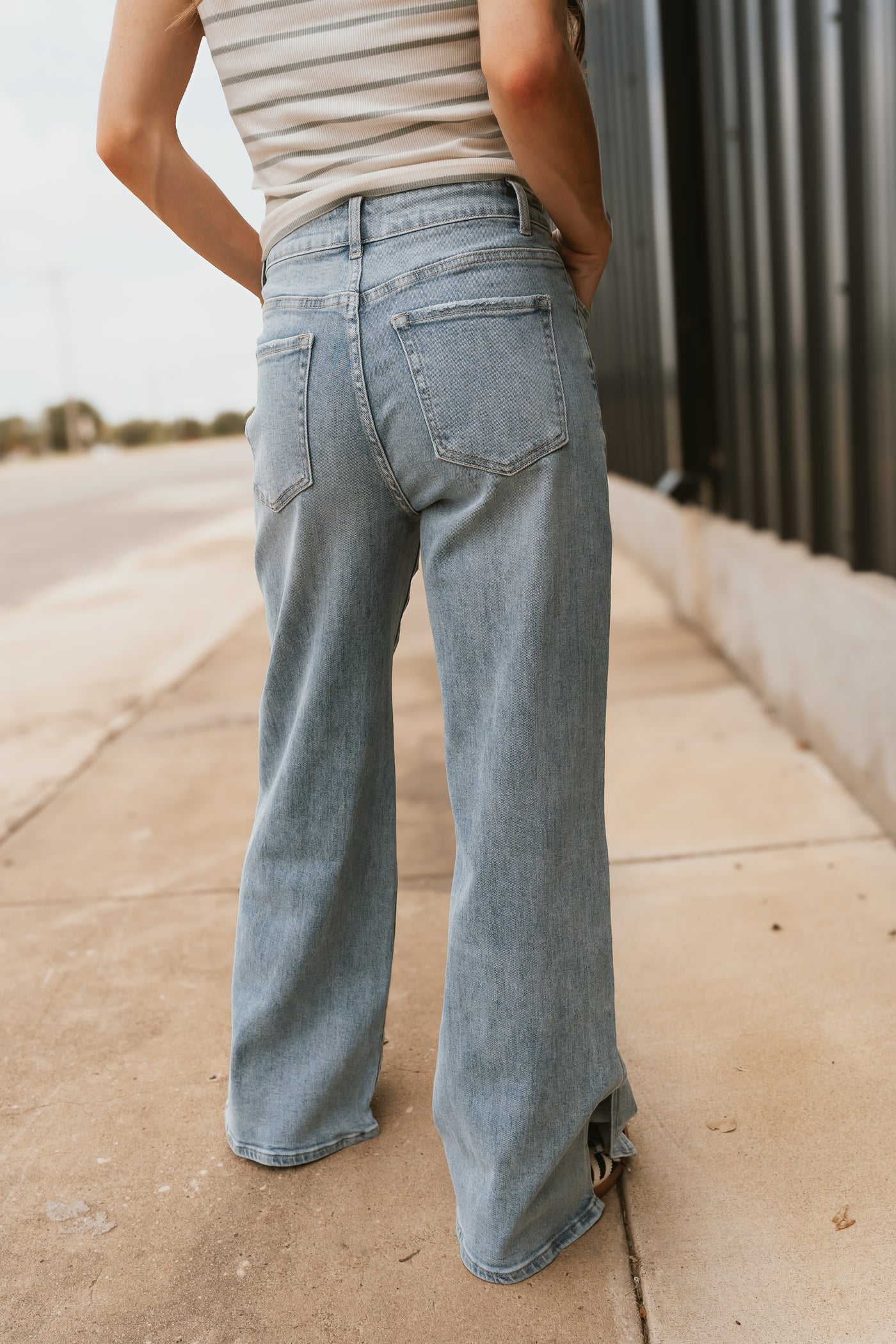 Medium Wash High Rise Wide Leg Jean AP6383