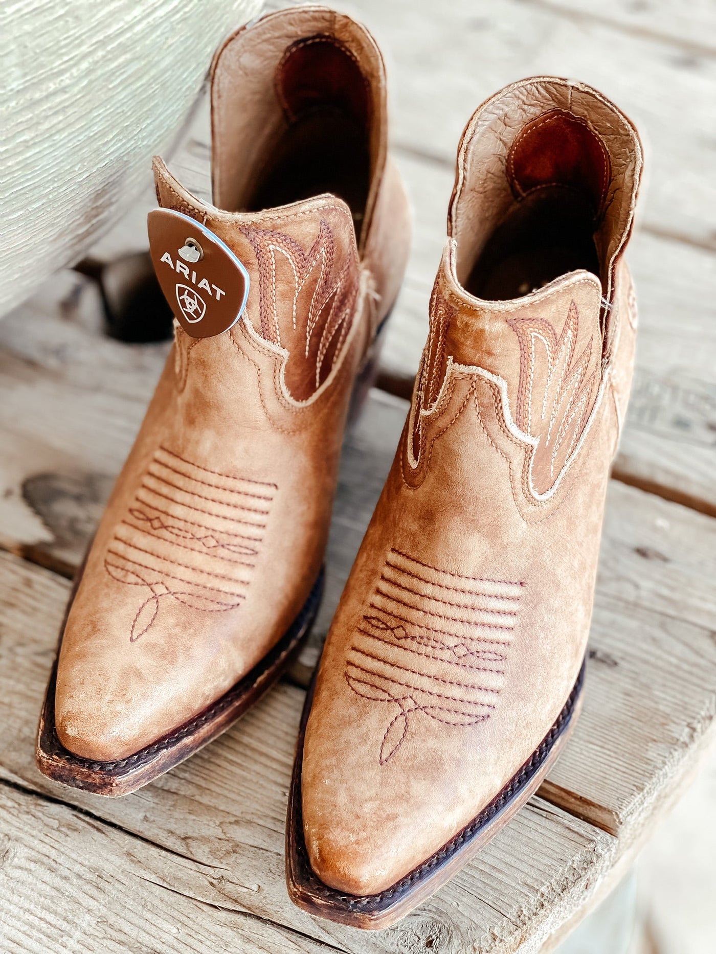 Ariat WMS Hazel Naturally Dstrsd Brn