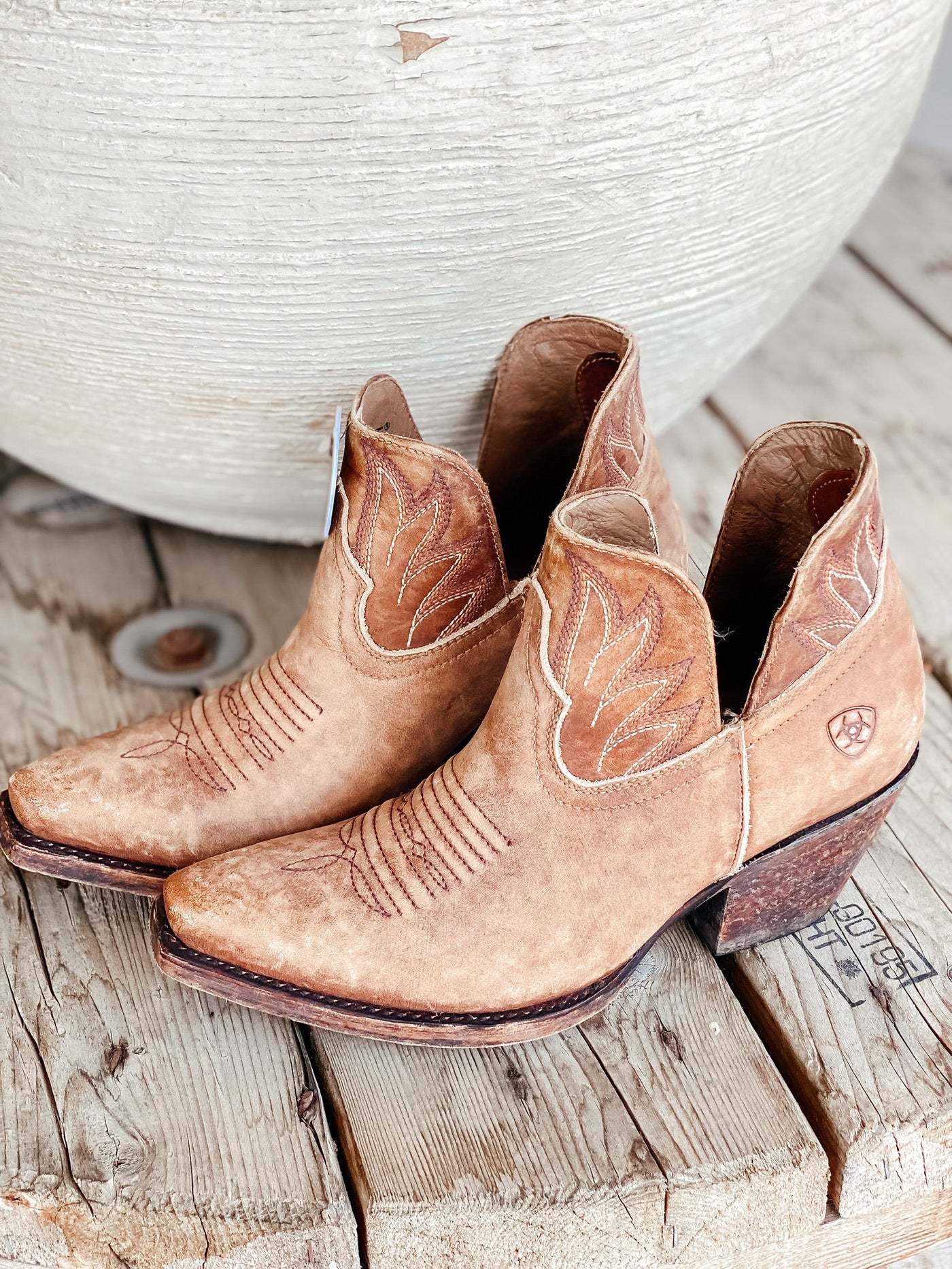 Ariat WMS Hazel Naturally Dstrsd Brn