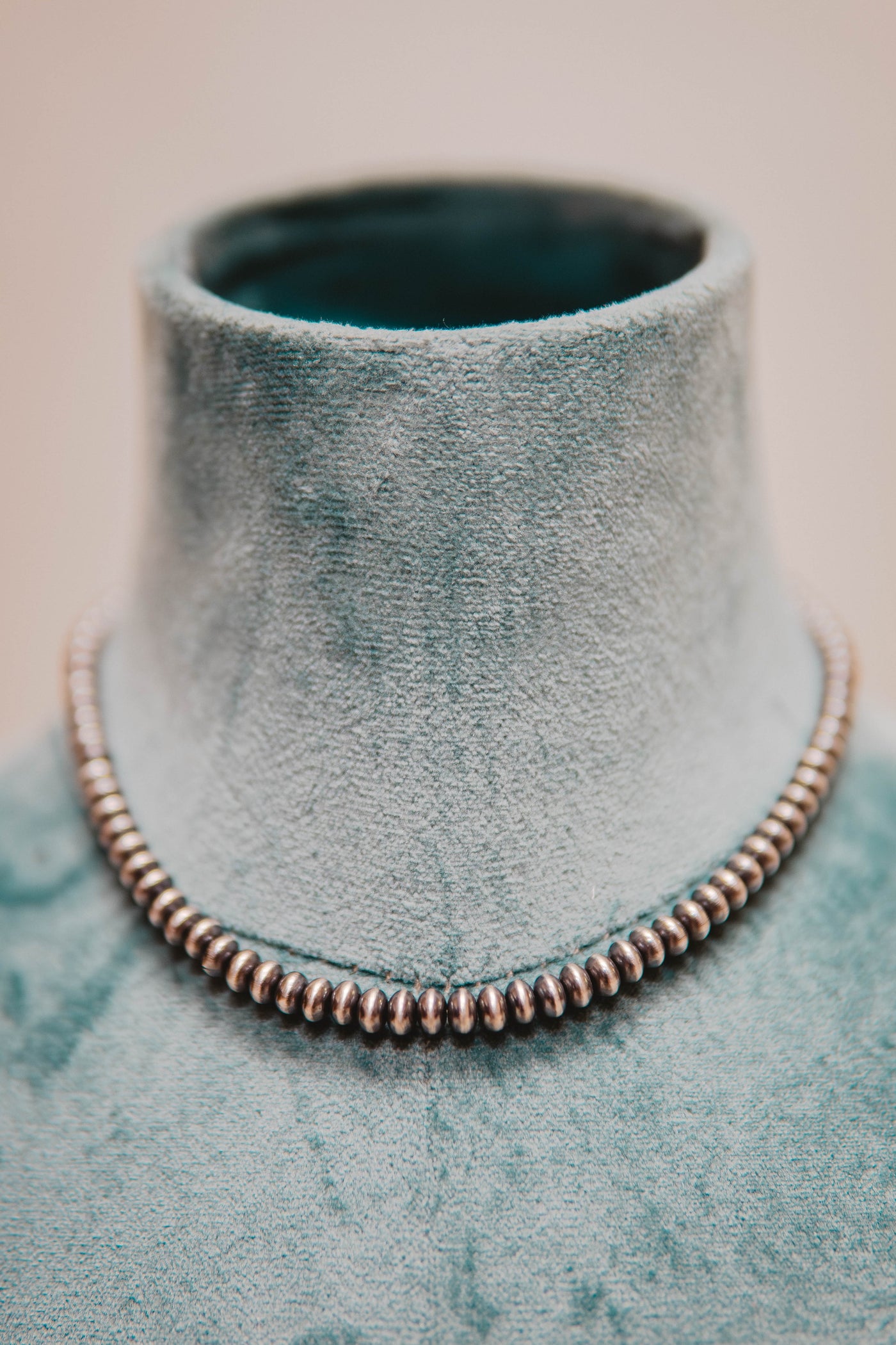 Navajo Saucer Pearl 5.5MM 14"