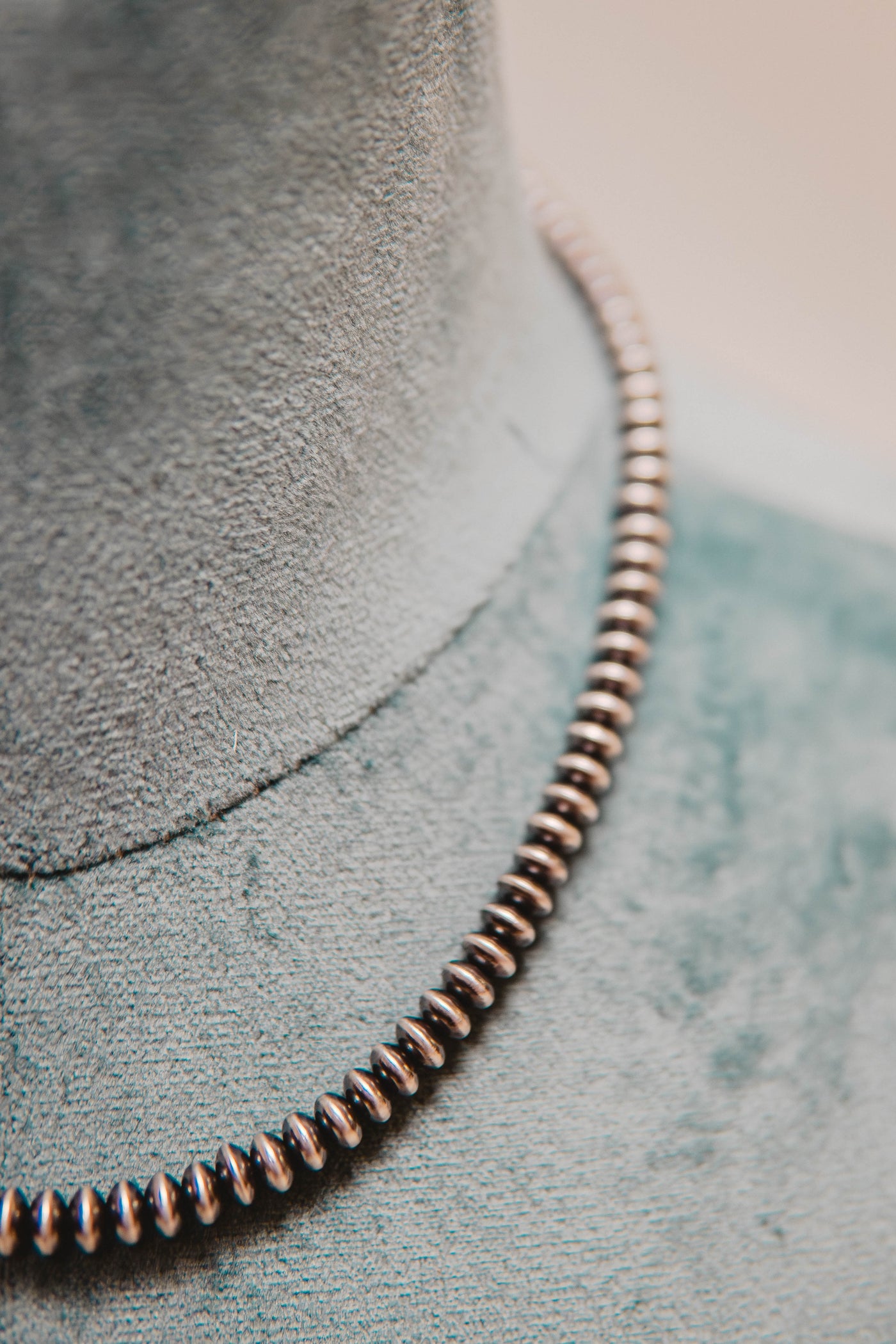 Navajo Saucer Pearl 5.5MM 16"