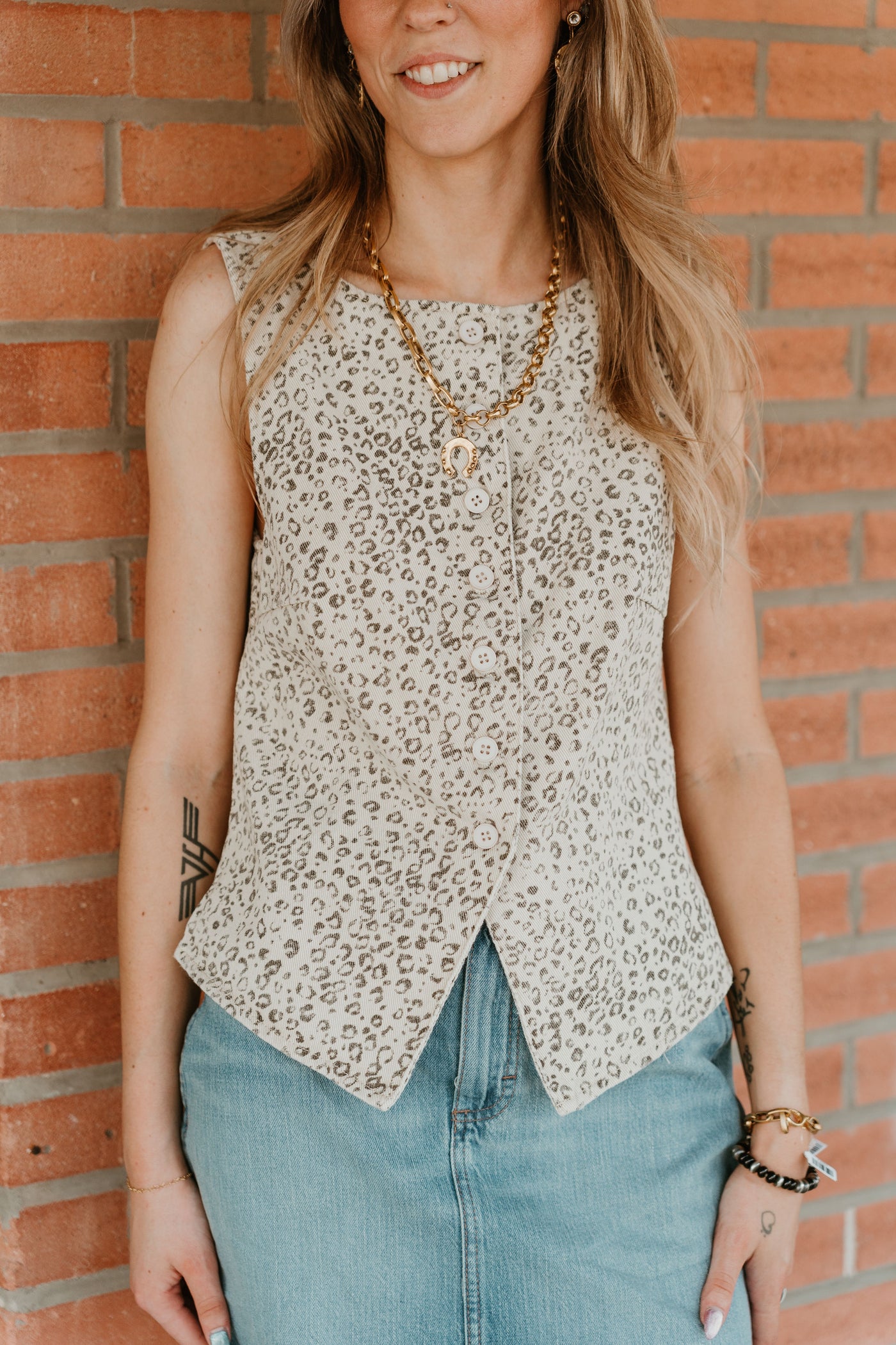 Cream/Black Sleeveless Button Sewn Top ST2307-1