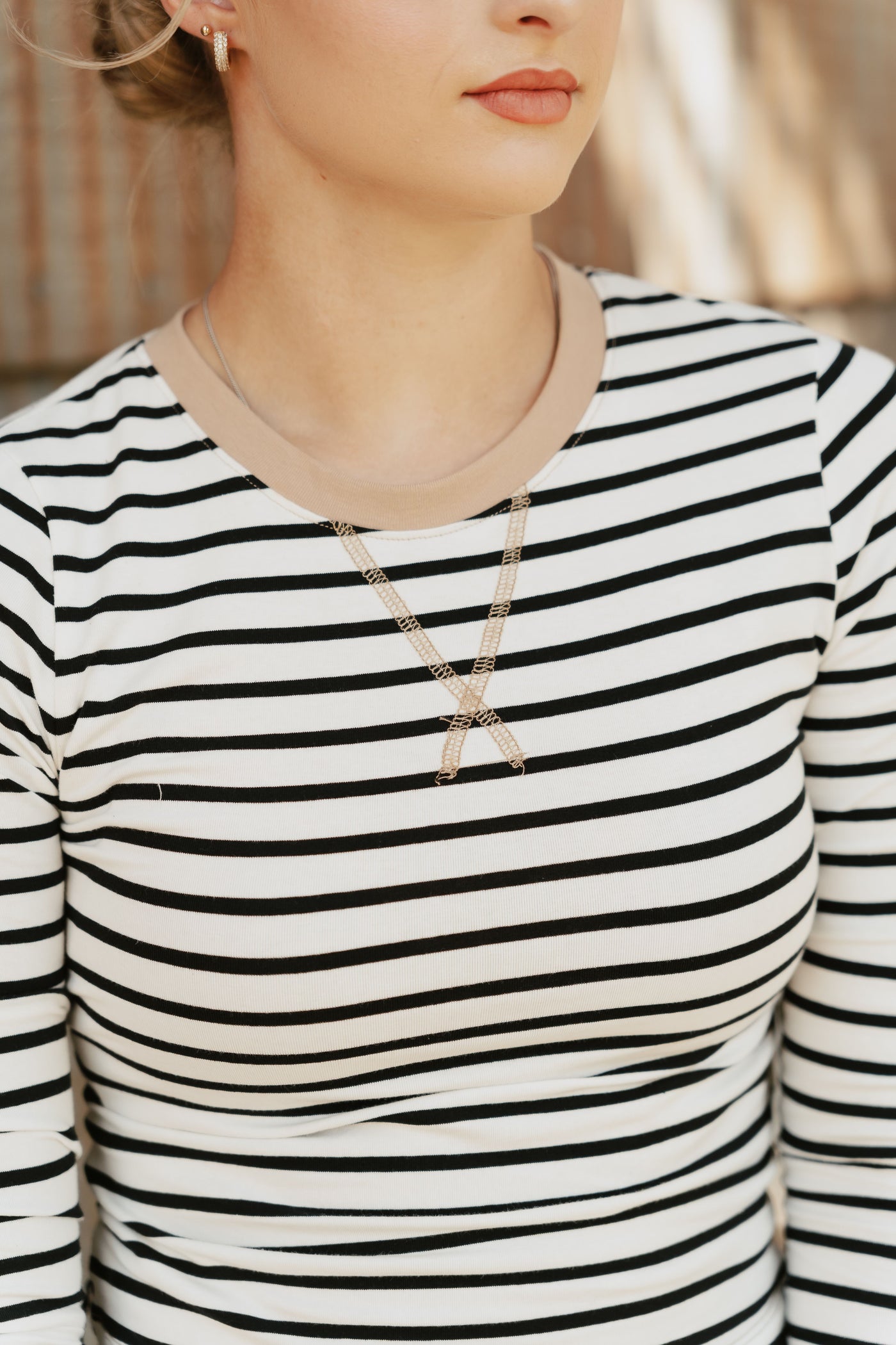 White/Black Stripe V-Stitch Detail Long Sleeve Top IKT801032-01