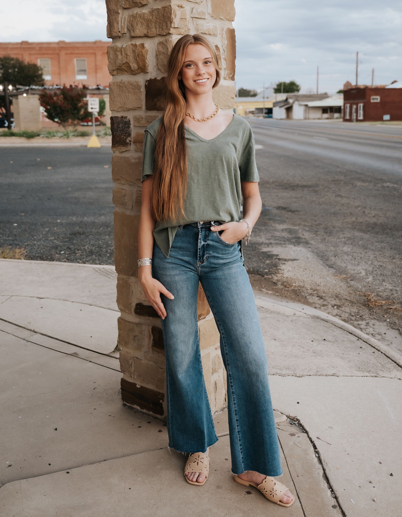 Lively Relaxed V-Neck Tee Hunter Green ZT253909