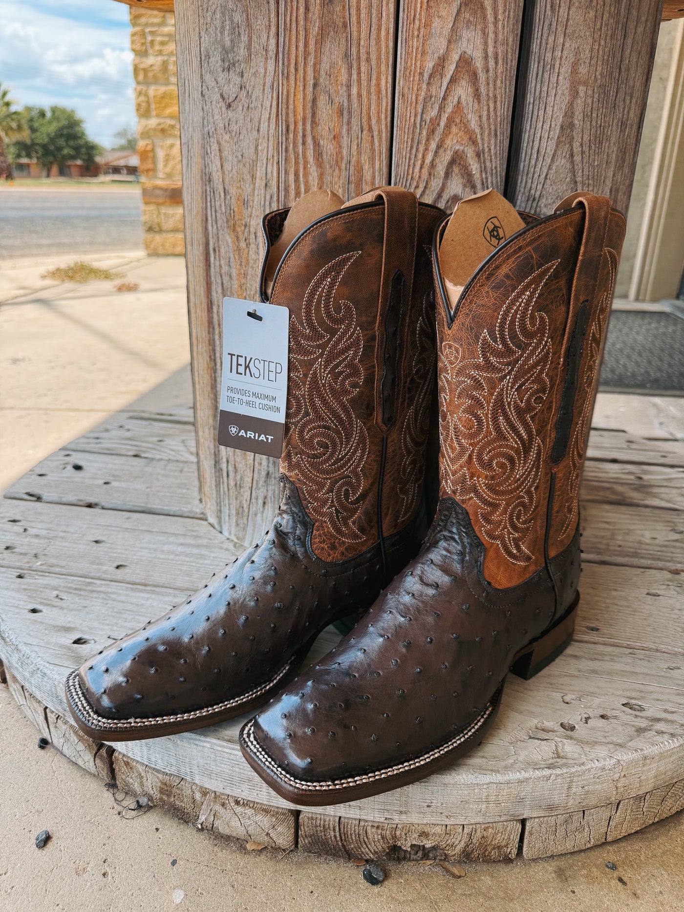 Ariat Men's Classic Cash Wide Square Toe Boot Cigar Full Quill Ostrich 9001078481