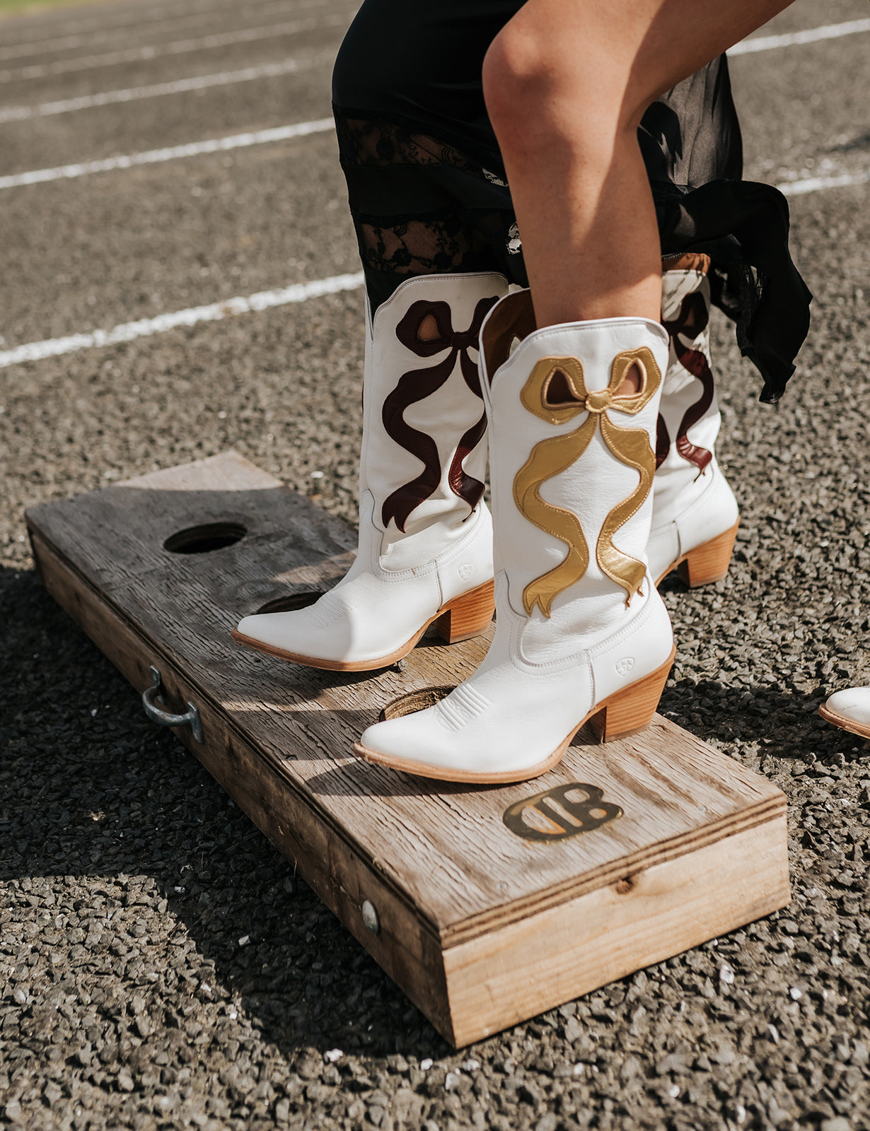 Ariat Beaux J Toe Western Boot Ivory Pearl/Distressed Gold 10080308