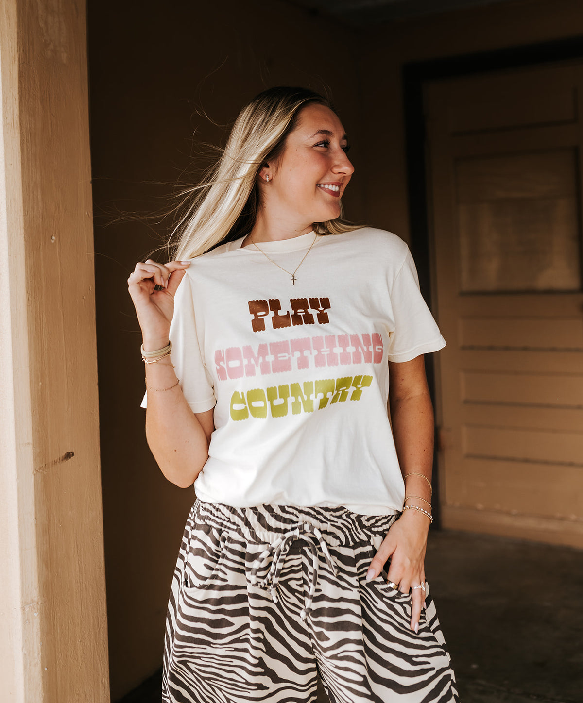 Play Something Country Ivory Graphic Tee