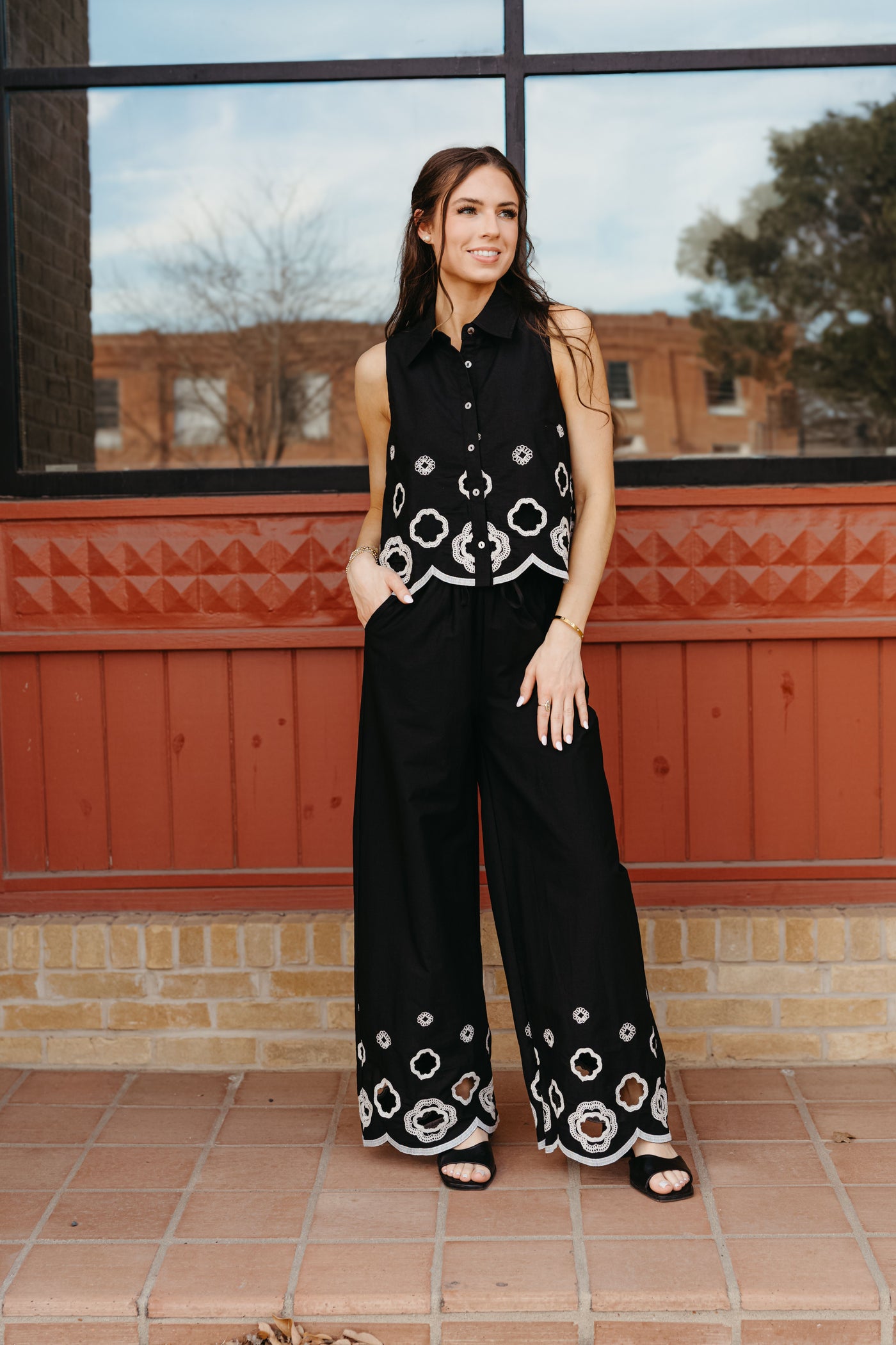 Black Scallop Design Button Up Tank T26323