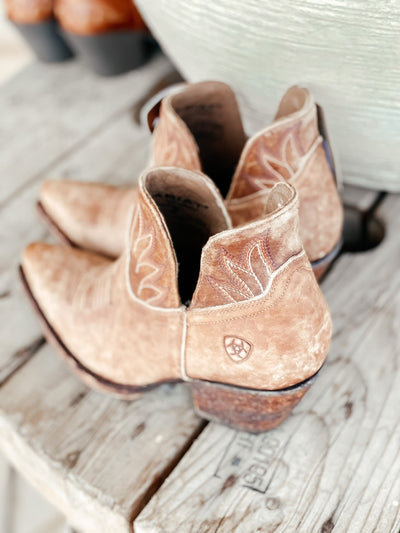 Ariat WMS Hazel Naturally Dstrsd Brn - Southern Soule Designs