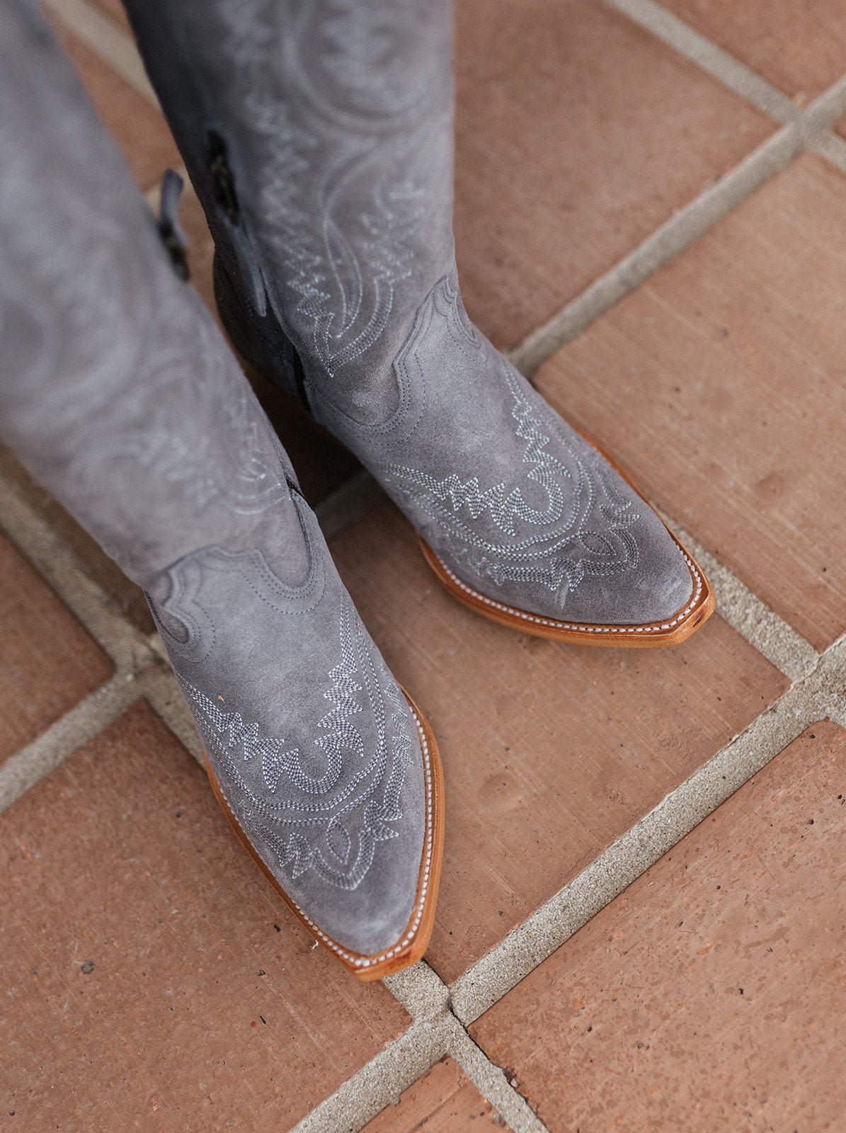 Ariat Women's Casanova Ash Suede 10080419 - Southern Soule Designs