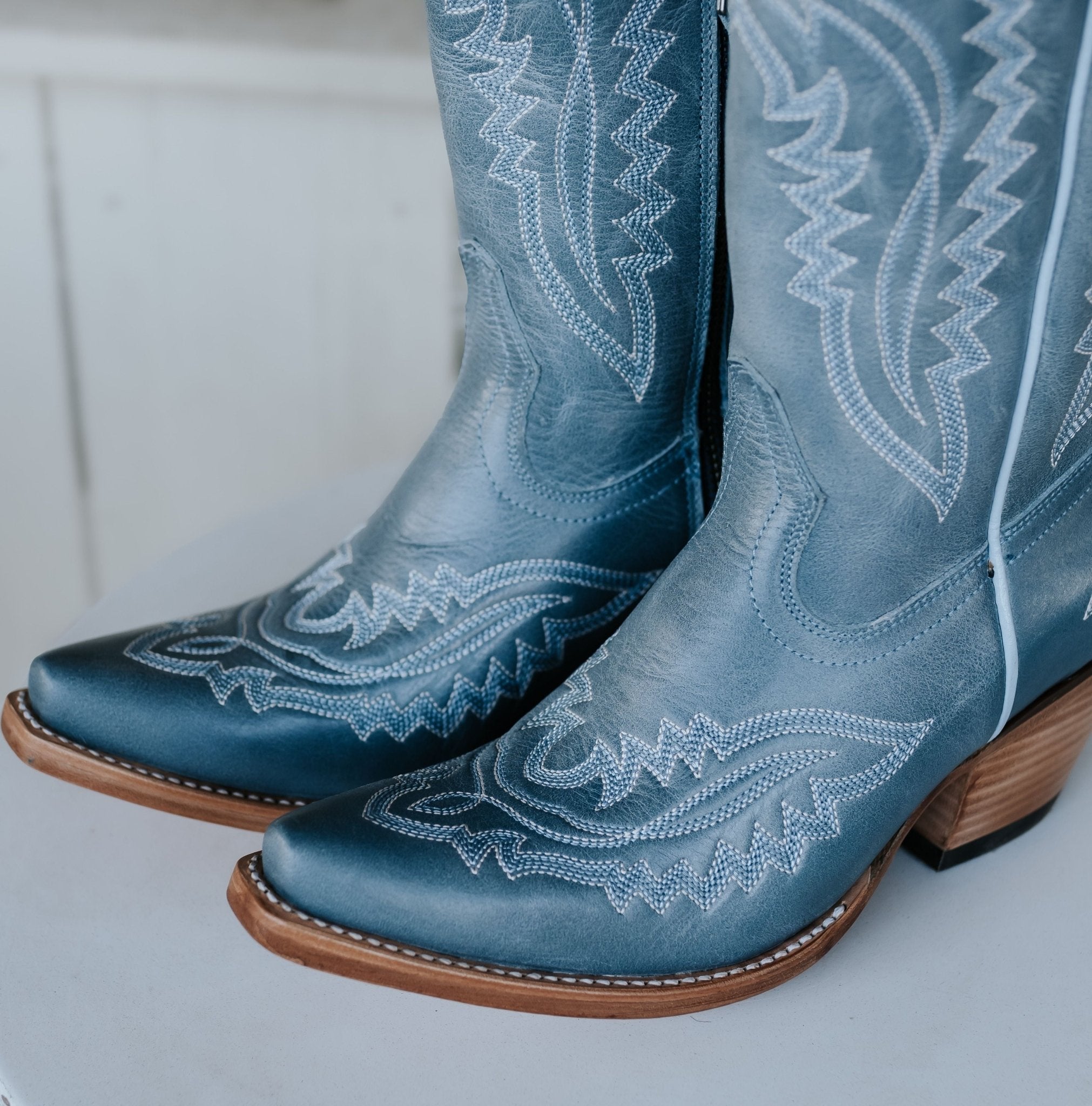 Ariat Women's Casanova Vintage Denim 10064079 - Southern Soule Designs