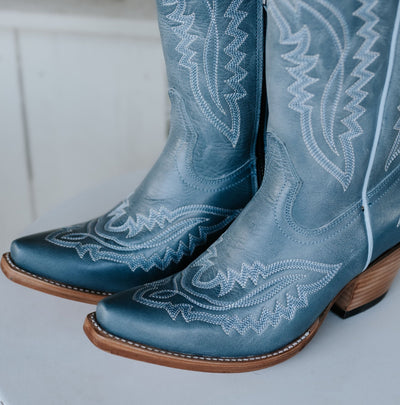 Ariat Women's Casanova Vintage Denim 10064079 - Southern Soule Designs