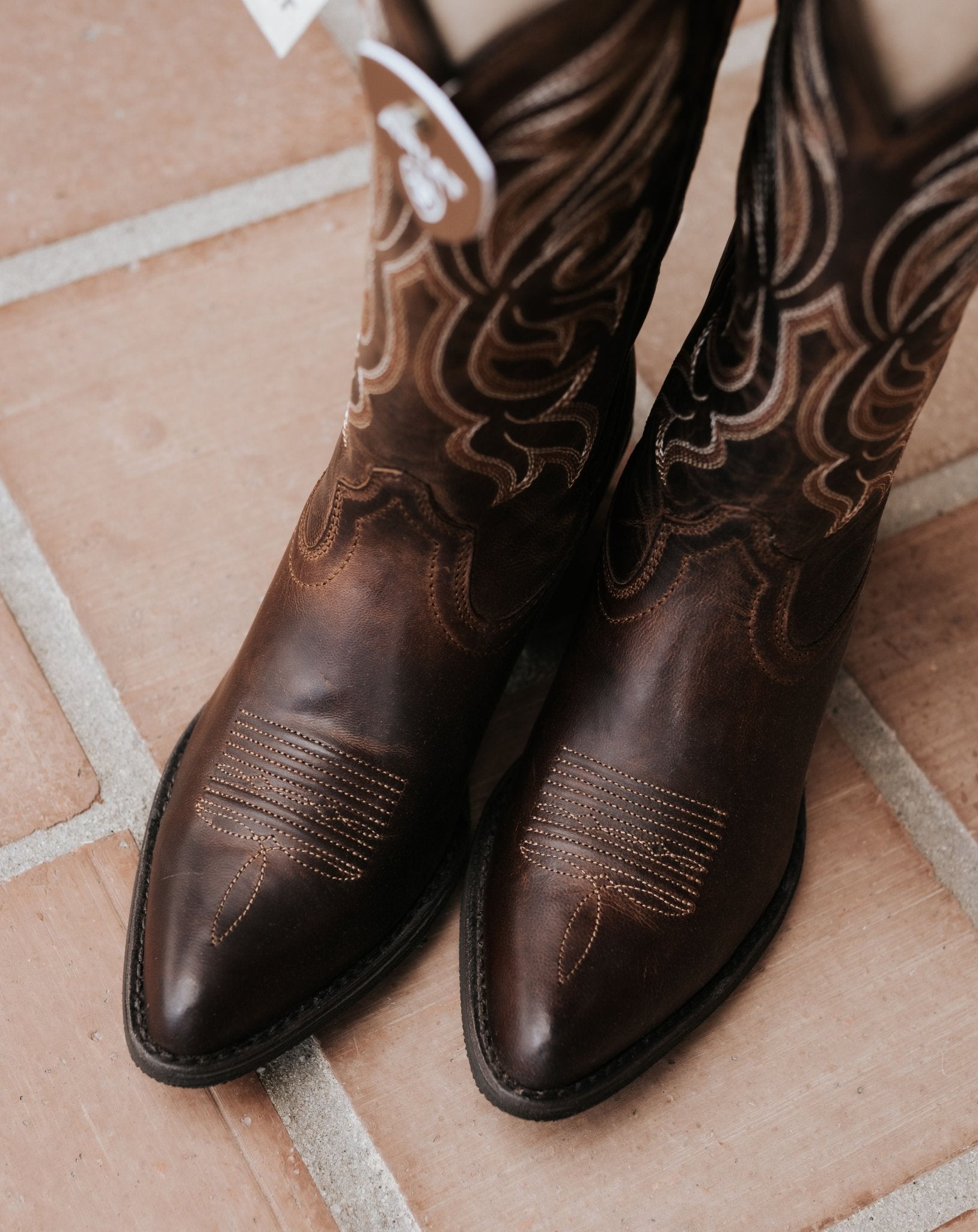 Ariat Women's Heritage Sassy Brown Stretchfit J Toe Western Boots 10051051 | Size 7 C | Leather Ariat Women's Heritage Sassy Brown Stretchfit J Toe Western Boots 10051051 | Size 7 C | Leather