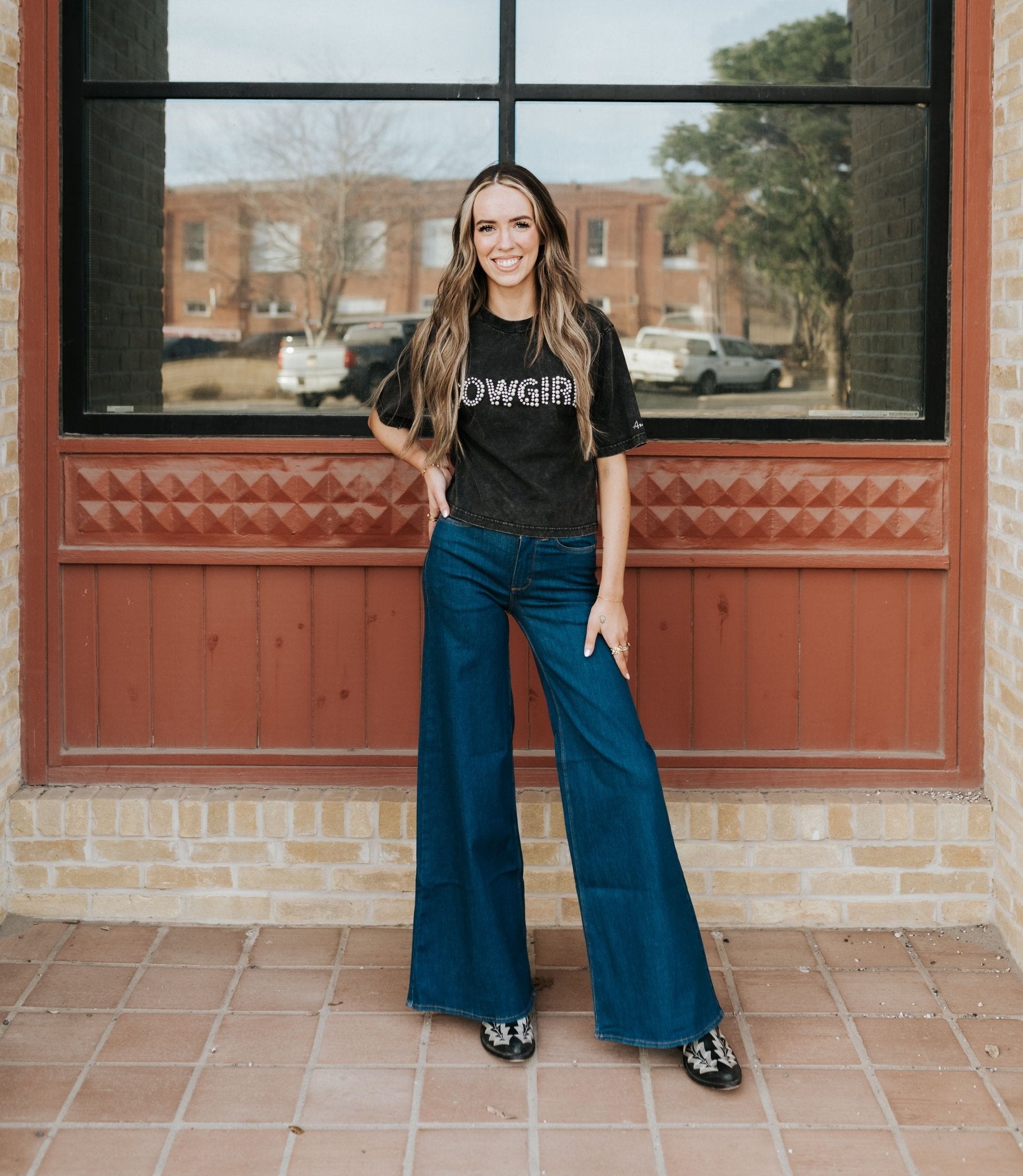 Ariat Women's Pearl T-Shirt Washed Black 10065990 - Southern Soule Designs
