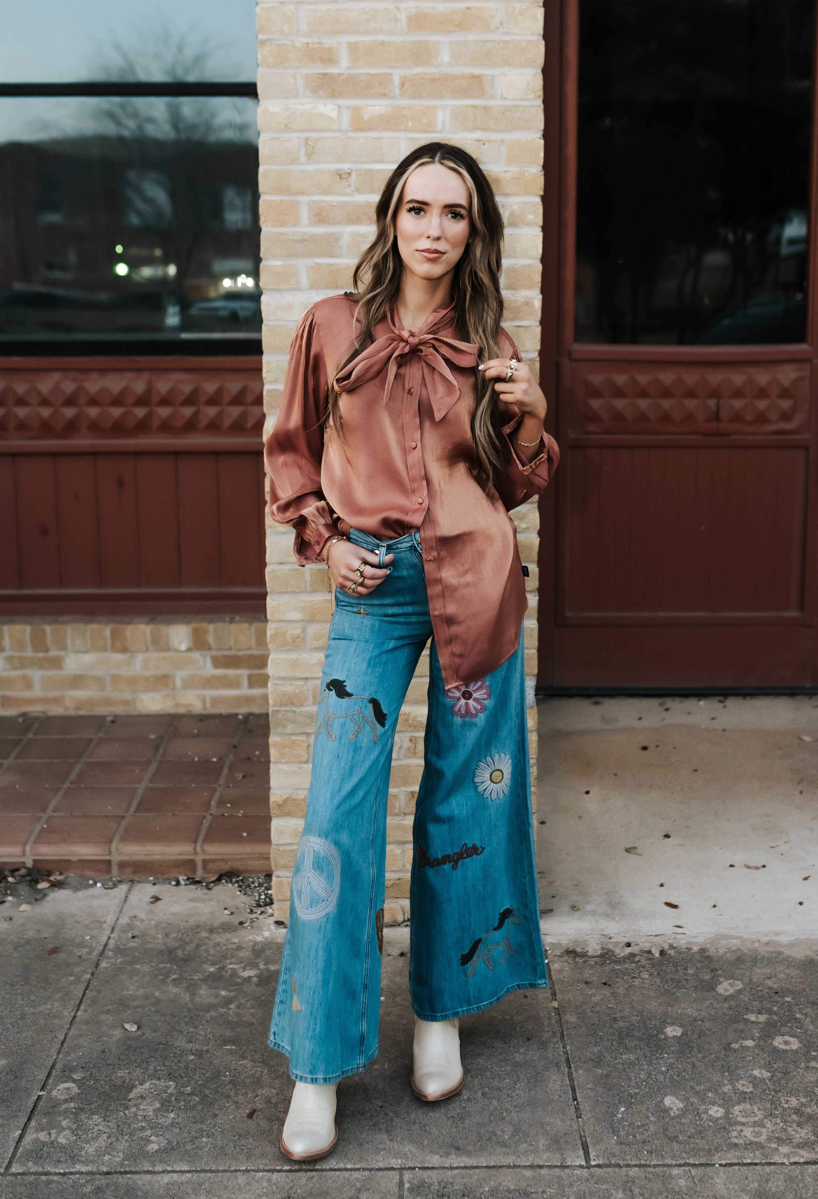 Wrangler Women's Lainey Wilson Cheeky Wide Leg Embroidered Jean 112375654