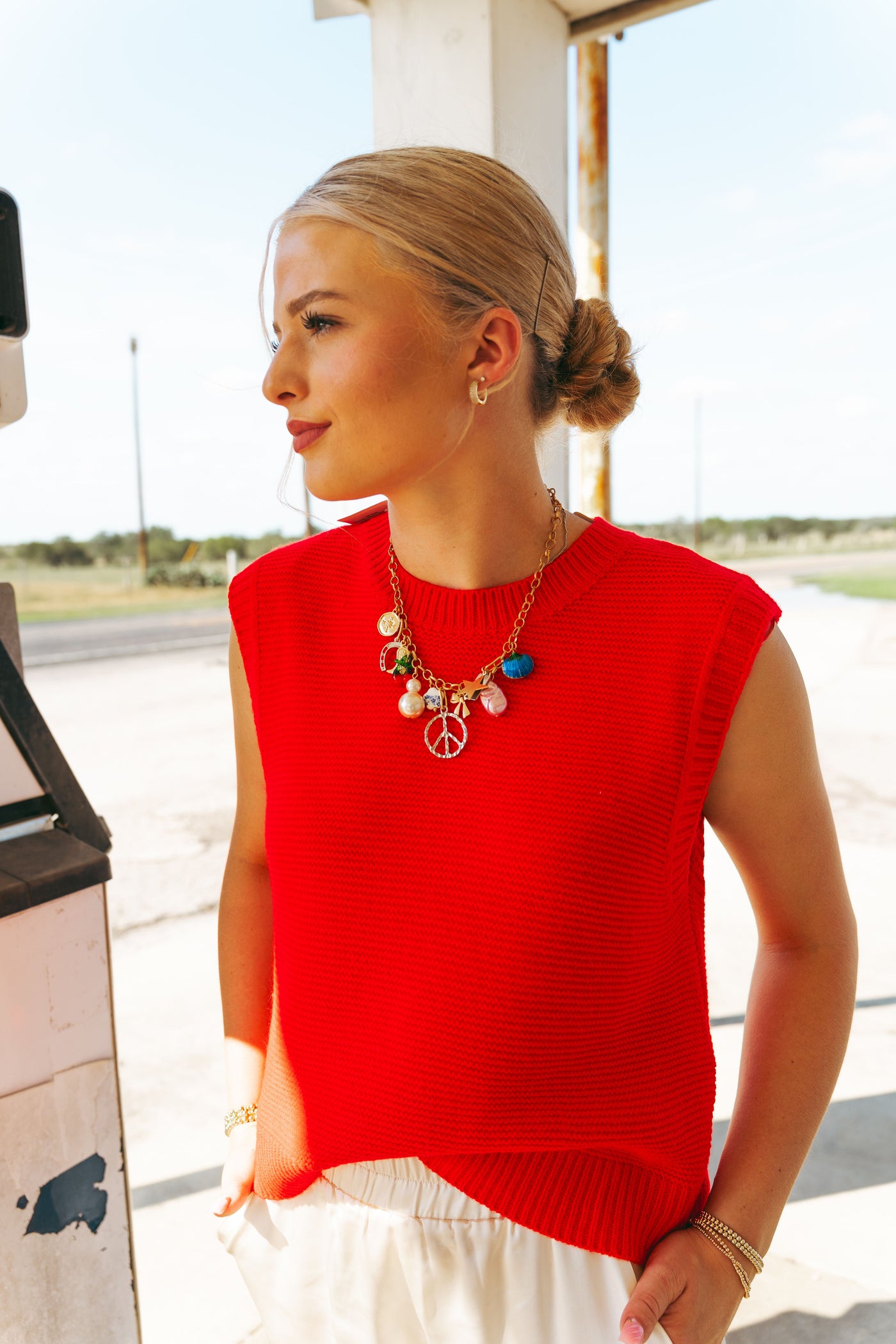 Red Sleeveless Knit Top BMW7600