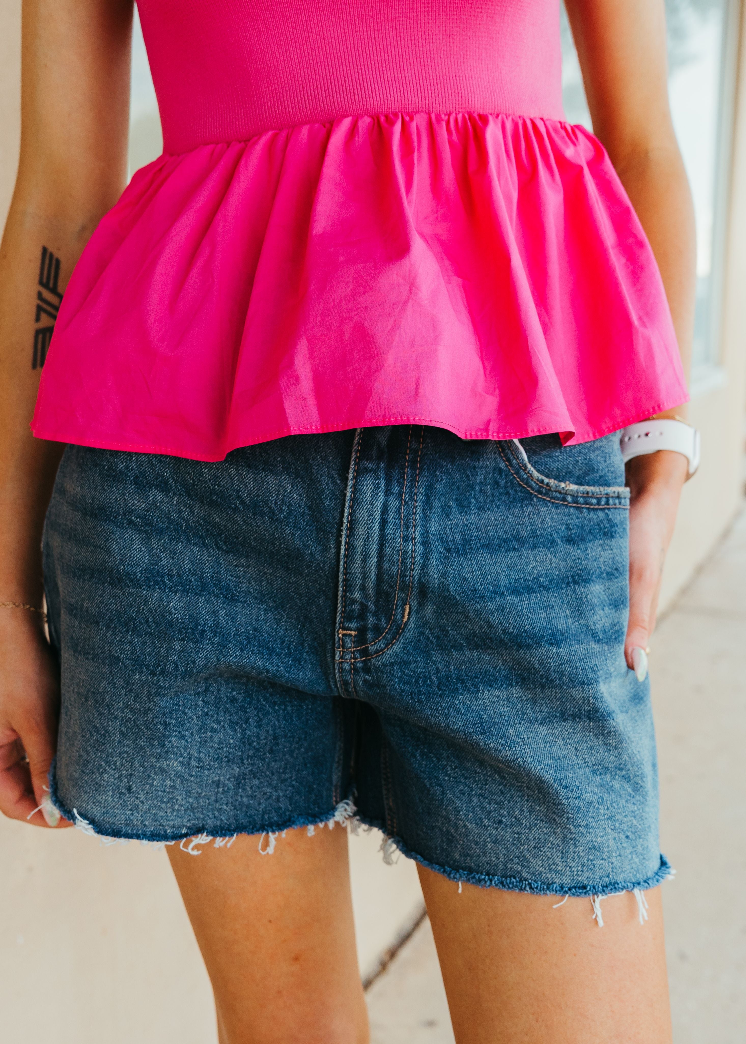 Vintage Medium High Rise Shorts DH820N