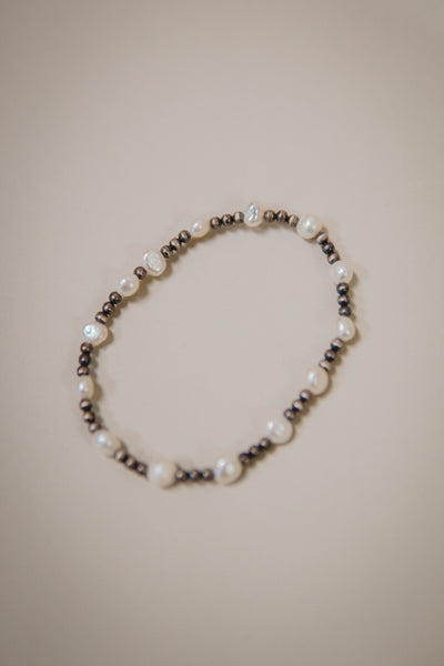 Pearl/Onyx Stretch Bracelet