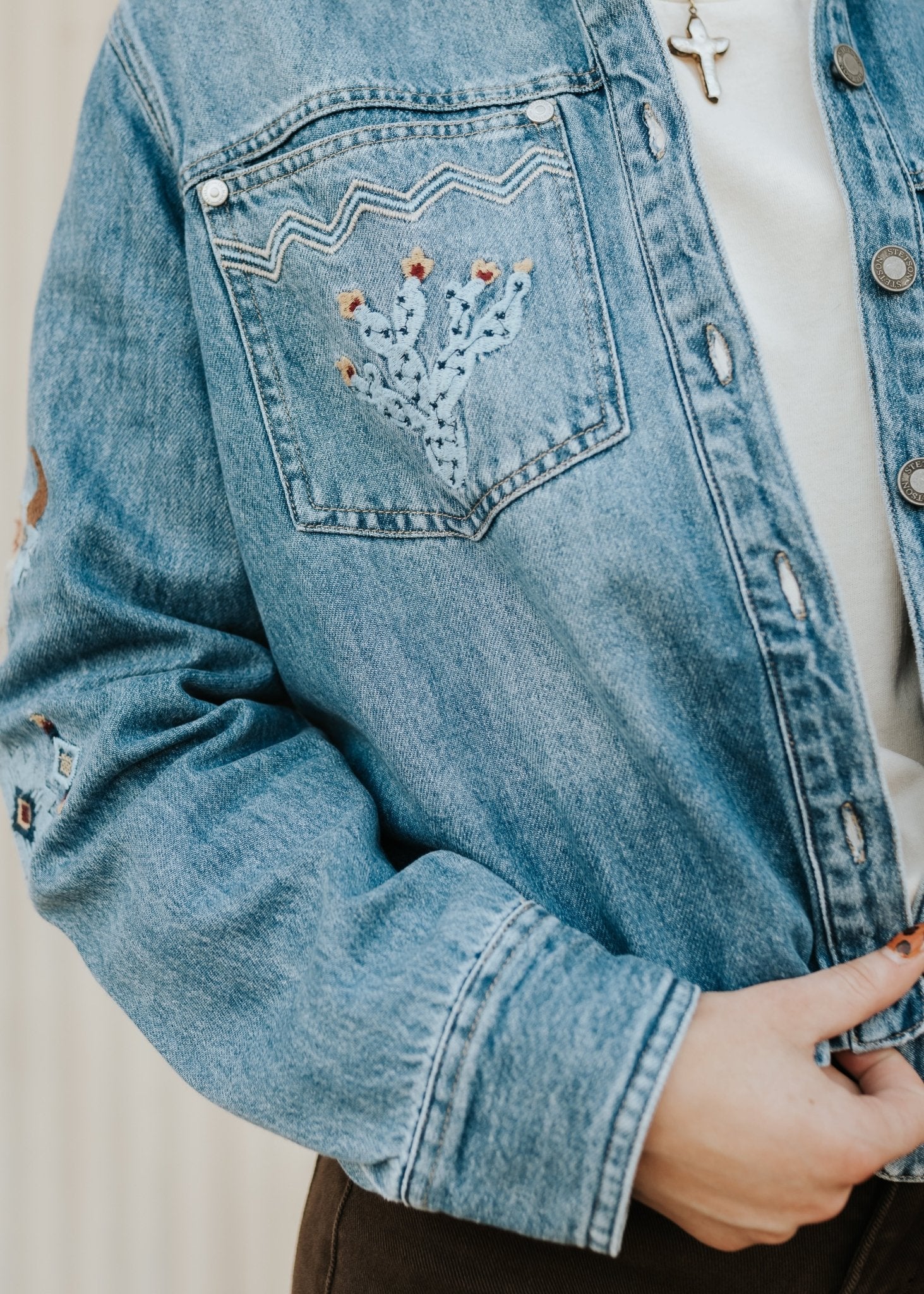 Stetson Women's Embroidered Denim Button - Up Cropped Shirt 11 - 050 - 0565 - 5002 - Southern Soule Designs