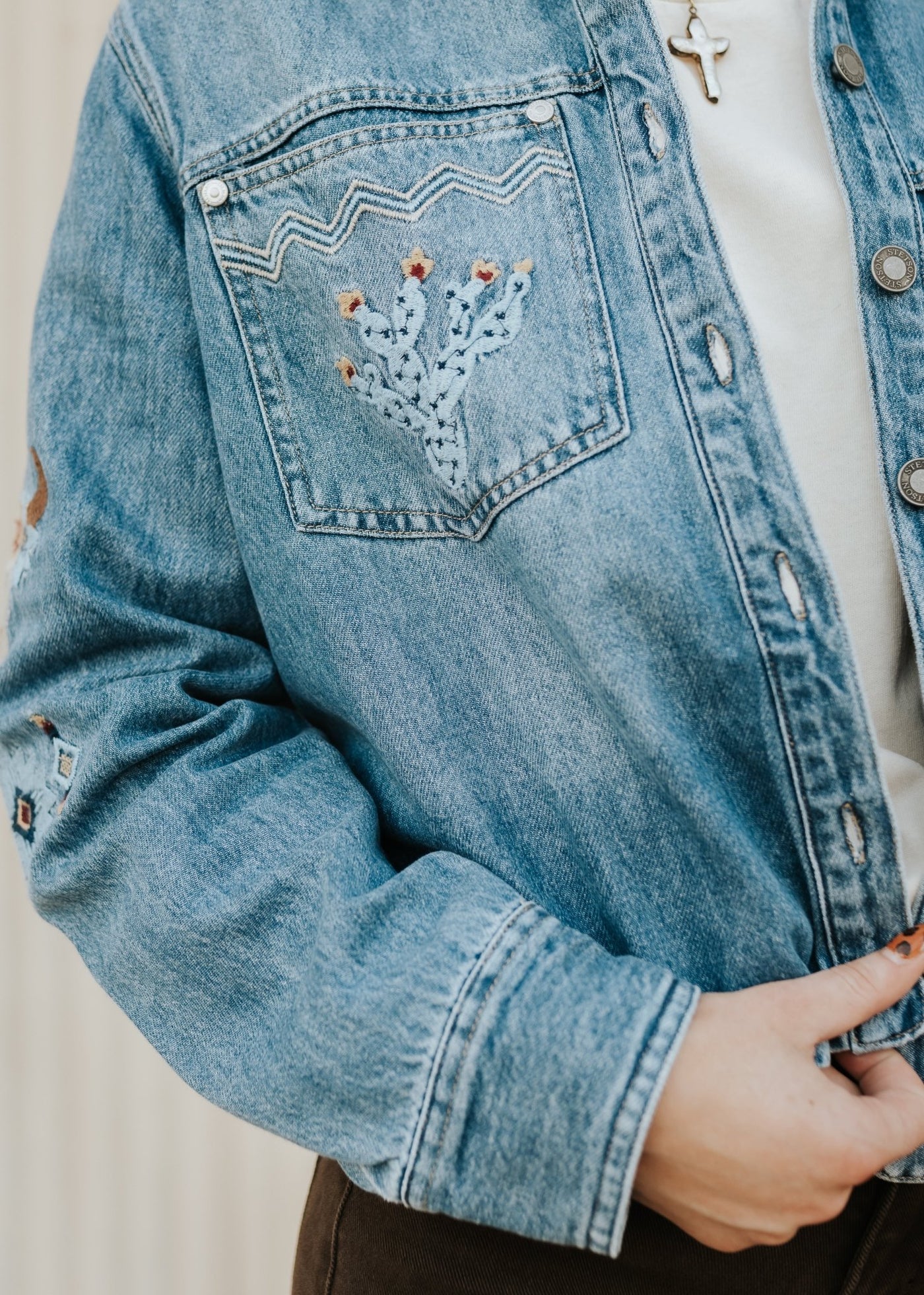 Stetson Women's Embroidered Denim Button - Up Cropped Shirt 11 - 050 - 0565 - 5002 - Southern Soule Designs