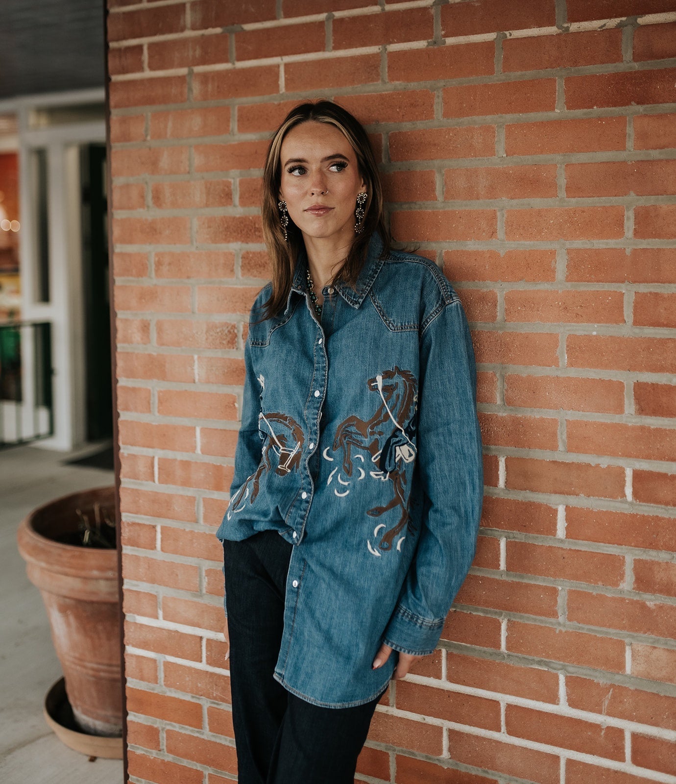 Wrangler Women's Embroidered Horses Boyfriend Western Snap Shirt Med Wash 112371715 - Southern Soule Designs