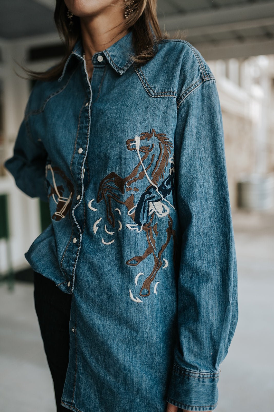 Wrangler Women's Embroidered Horses Boyfriend Western Snap Shirt Med Wash 112371715 - Southern Soule Designs