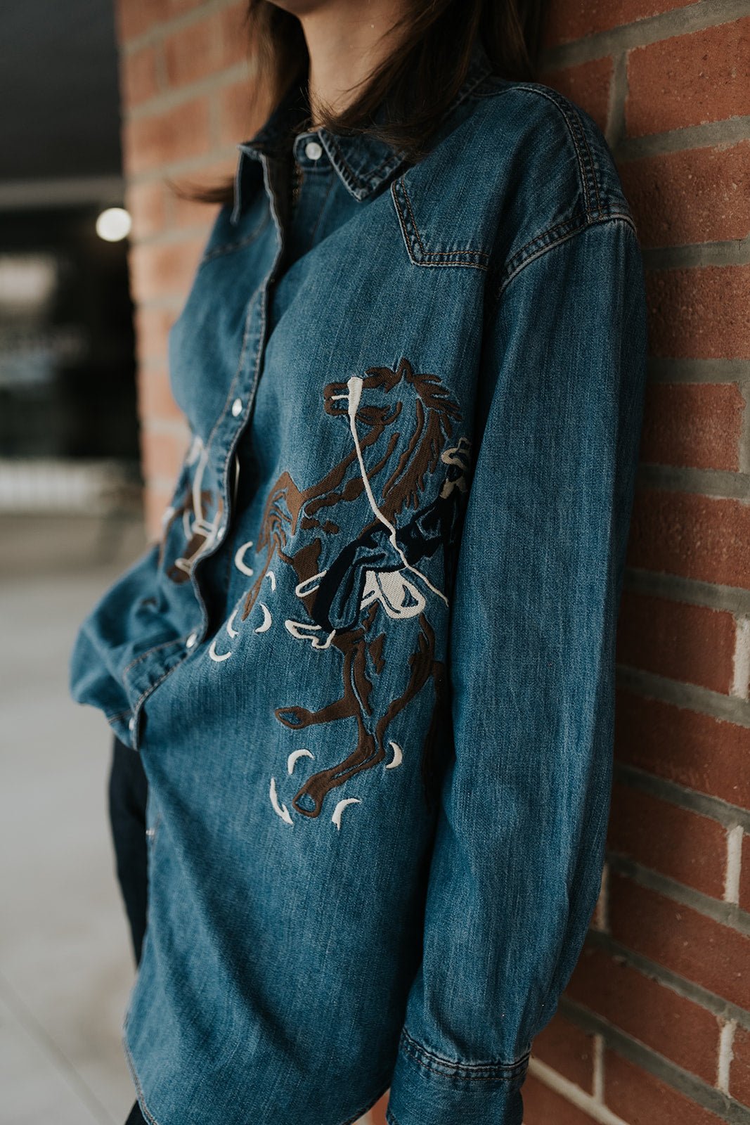 Wrangler Women's Embroidered Horses Boyfriend Western Snap Shirt Med Wash 112371715 - Southern Soule Designs
