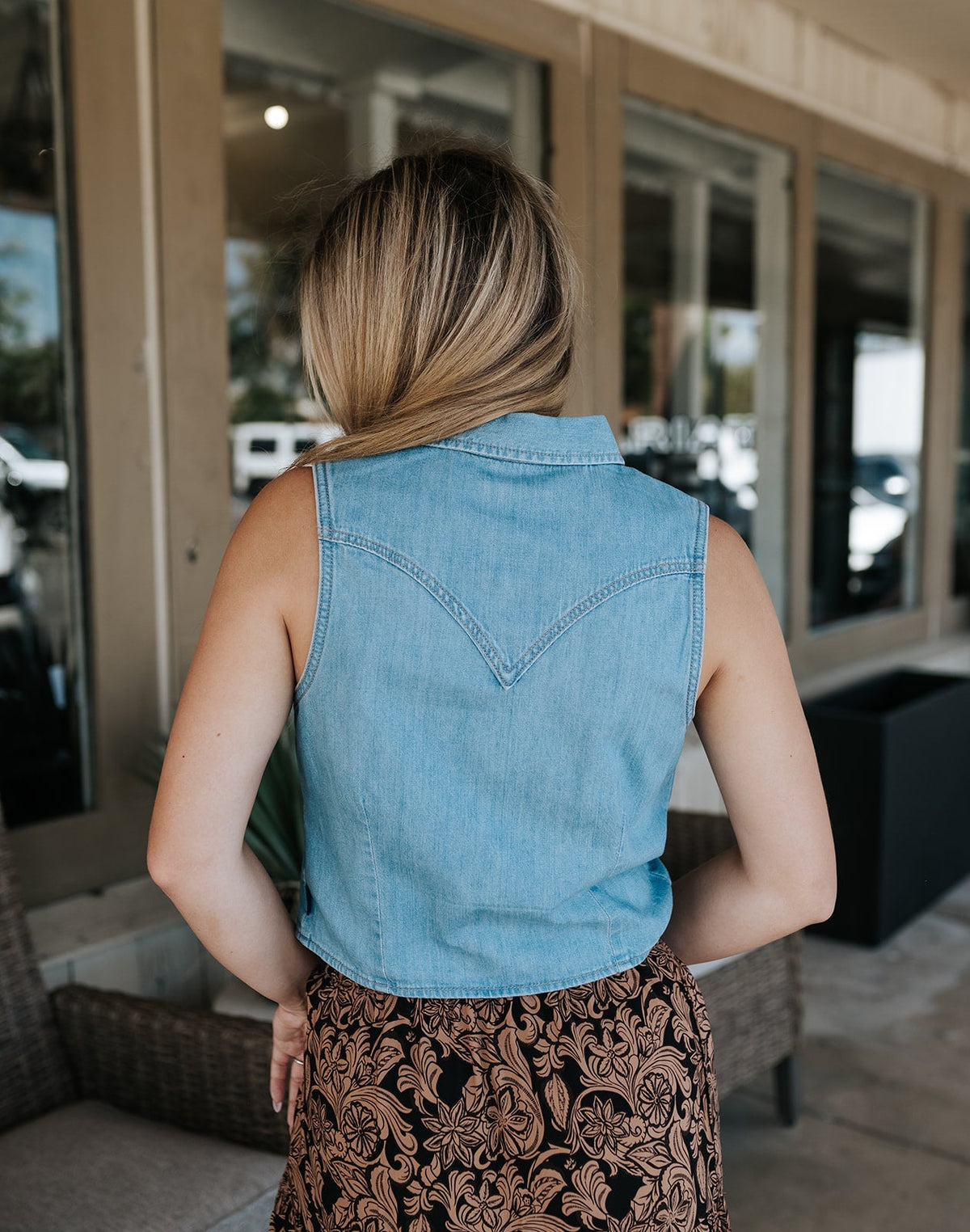 Wrangler Women's Saddle Embroidered Denim Sleeveless Snap Shirt 112379487 - Southern Soule Designs